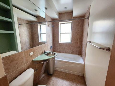 Tiny photo for 136 Clyde Avenue #2S, Evanston, IL 60202 (MLS # 12487396)