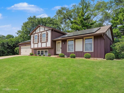 Tiny photo for 800 Marston Avenue NE, Glen Ellyn, IL 60137 (MLS # 12752816)