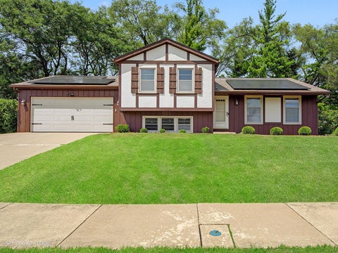 Photo of 800 Marston Avenue NE, Glen Ellyn, IL 60137 (MLS # 12752816)