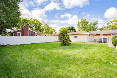 Tiny photo for 255 W Walnut Avenue, Des Plaines, IL 60016 (MLS # 12768523)