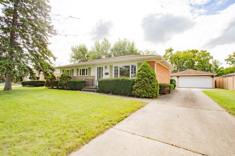 Tiny photo for 255 W Walnut Avenue, Des Plaines, IL 60016 (MLS # 12768523)
