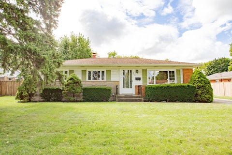 Photo of 255 W Walnut Avenue, Des Plaines, IL 60016 (MLS # 12768523)