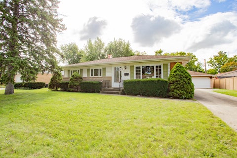 Tiny photo for 255 W Walnut Avenue, Des Plaines, IL 60016 (MLS # 12768523)