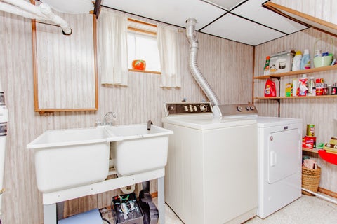 Tiny photo for 255 W Walnut Avenue, Des Plaines, IL 60016 (MLS # 12768523)