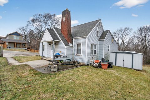 Tiny photo for 136 W 18th Street, Lockport, IL 60441 (MLS # 12544315)