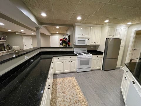 Tiny photo for 5561 S Oak Street, Hinsdale, IL 60521 (MLS # 12387400)