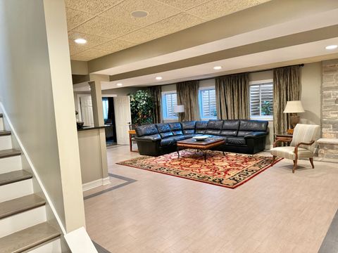 Tiny photo for 5561 S Oak Street, Hinsdale, IL 60521 (MLS # 12387400)