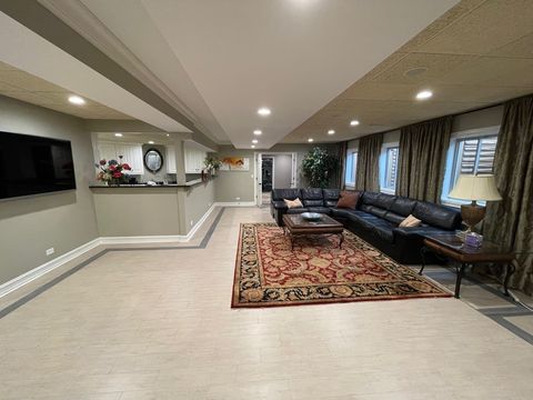 Tiny photo for 5561 S Oak Street, Hinsdale, IL 60521 (MLS # 12387400)