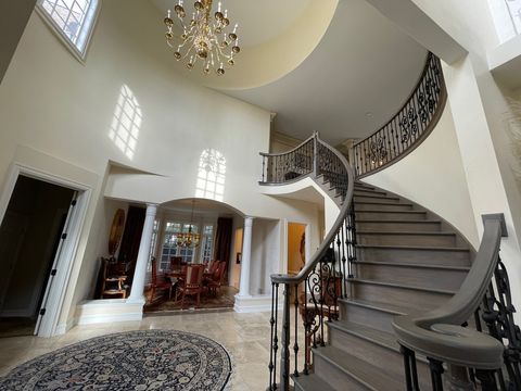 Tiny photo for 5561 S Oak Street, Hinsdale, IL 60521 (MLS # 12387400)