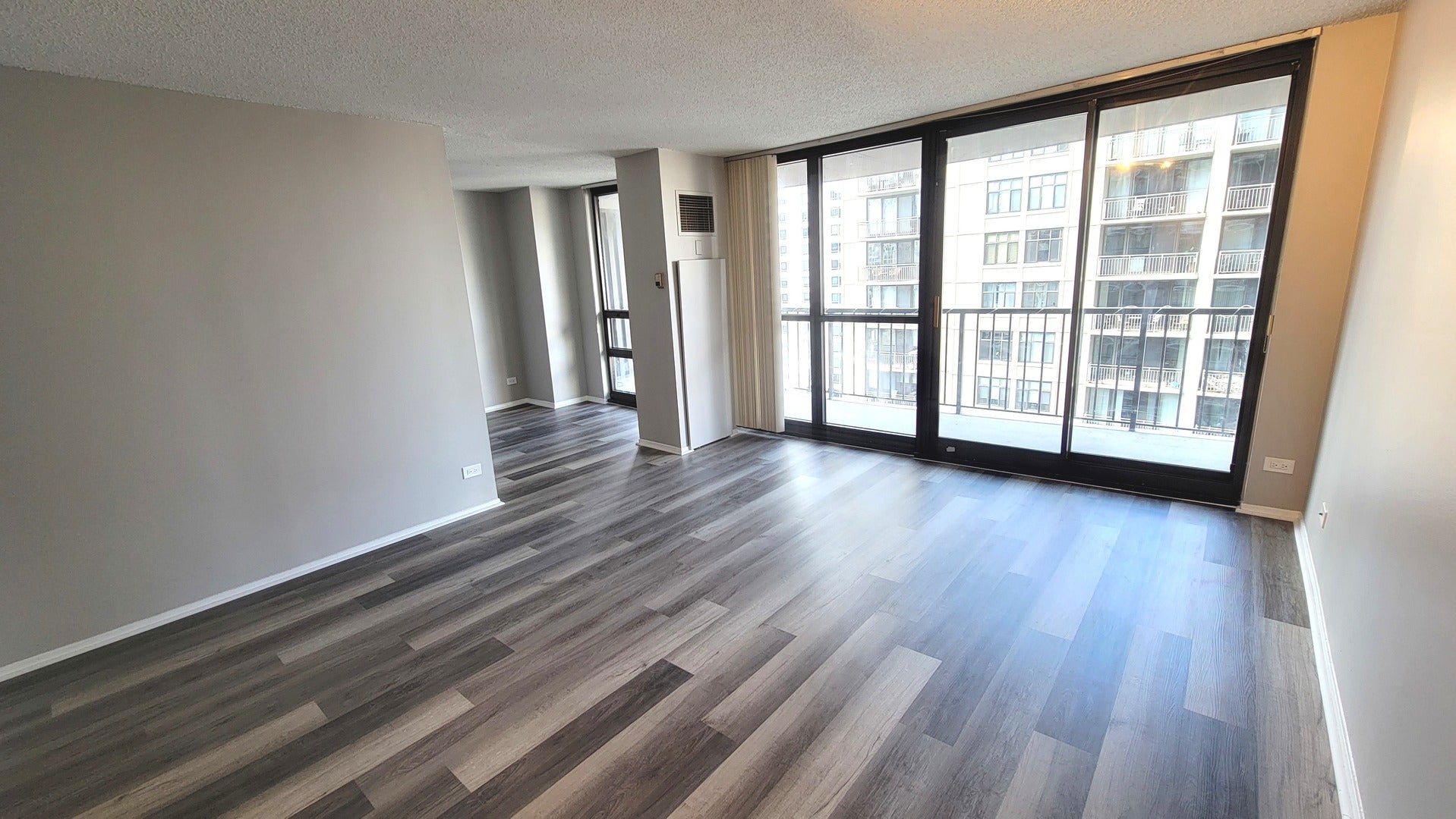 10 E Ontario Street 2406