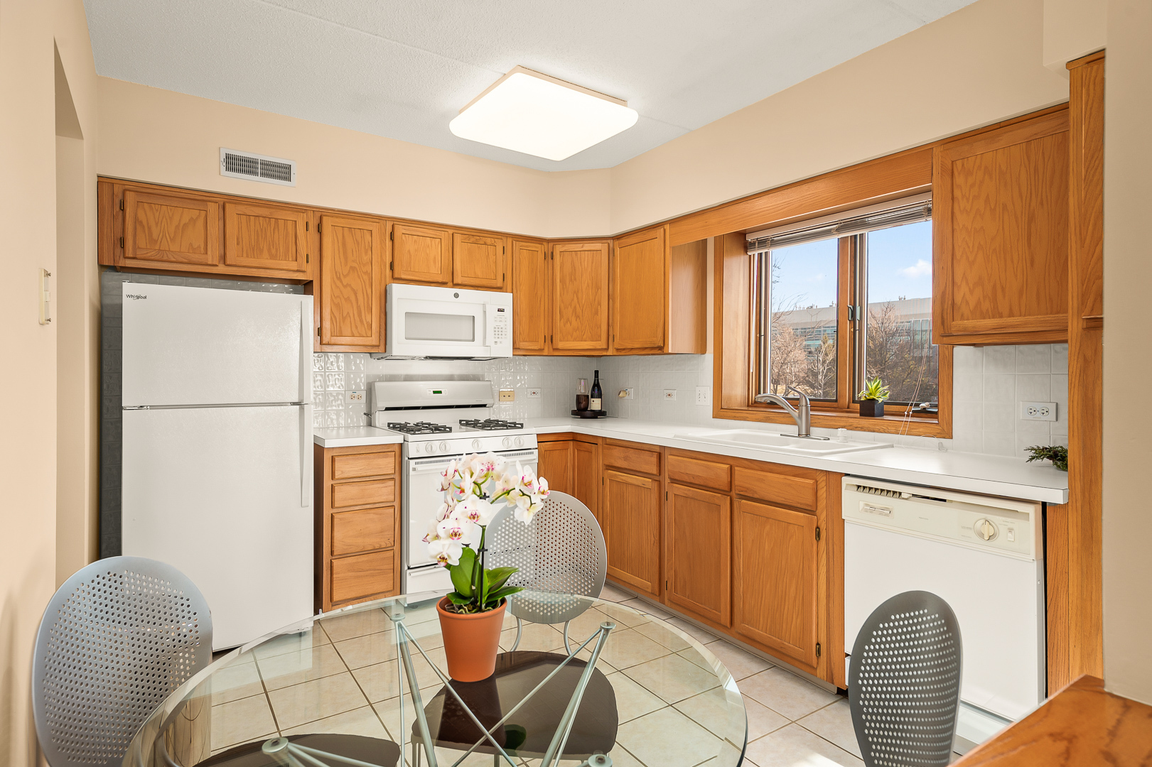 5005 Warren Street W 207