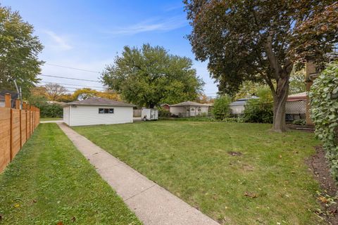 Tiny photo for 8950 Ewing Avenue, Evanston, IL 60203 (MLS # 12503085)