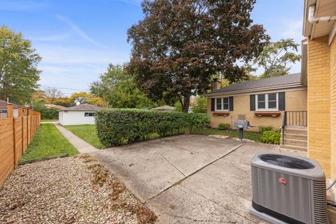Tiny photo for 8950 Ewing Avenue, Evanston, IL 60203 (MLS # 12503085)