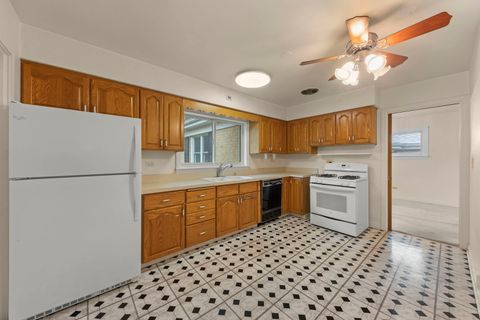 Tiny photo for 8950 Ewing Avenue, Evanston, IL 60203 (MLS # 12503085)