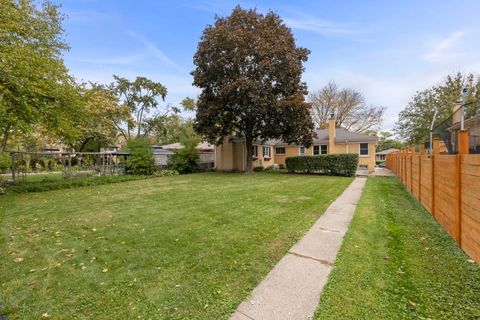 Tiny photo for 8950 Ewing Avenue, Evanston, IL 60203 (MLS # 12503085)