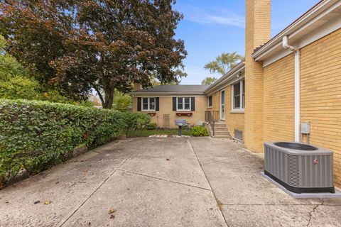 Tiny photo for 8950 Ewing Avenue, Evanston, IL 60203 (MLS # 12503085)