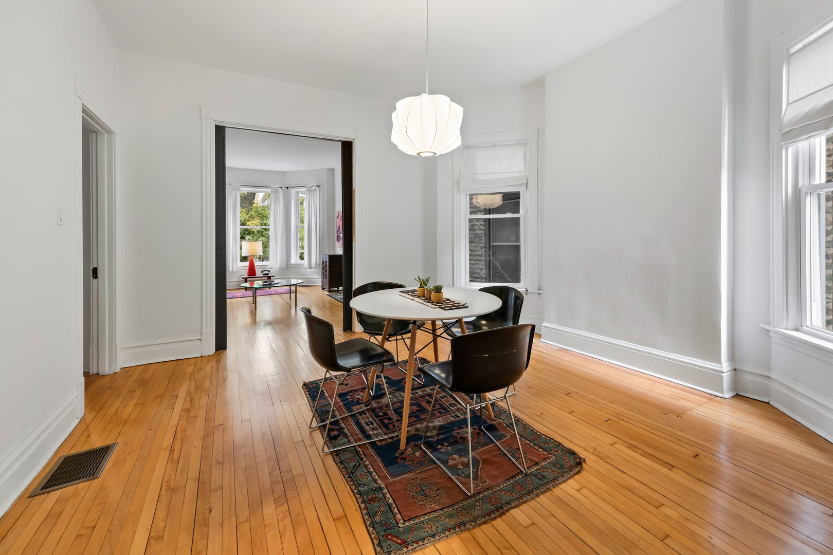 3233 W Le Moyne Street