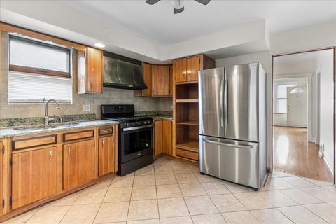 Tiny photo for 2817 Wenonah Avenue, Berwyn, IL 60402 (MLS # 12602084)