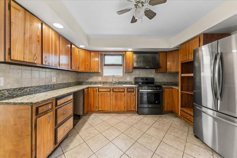 Tiny photo for 2817 Wenonah Avenue, Berwyn, IL 60402 (MLS # 12602084)