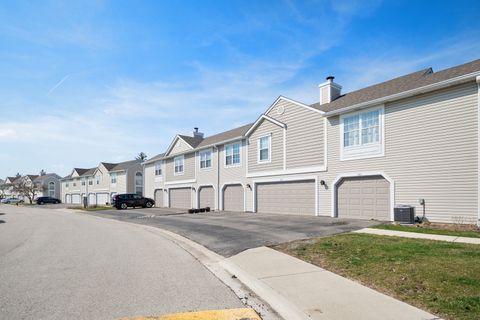 Tiny photo for 371 Le Parc Circle, Buffalo Grove, IL 60089 (MLS # 12606663)