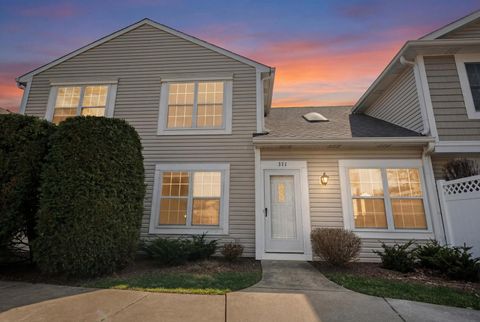 Tiny photo for 371 Le Parc Circle, Buffalo Grove, IL 60089 (MLS # 12606663)