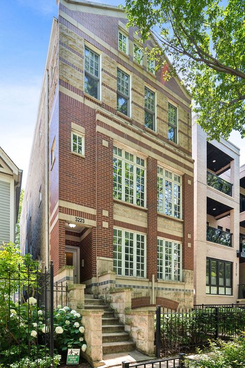Photo of 3223 N SEMINARY Avenue #3, Chicago, IL 60657 (MLS # 12490235)