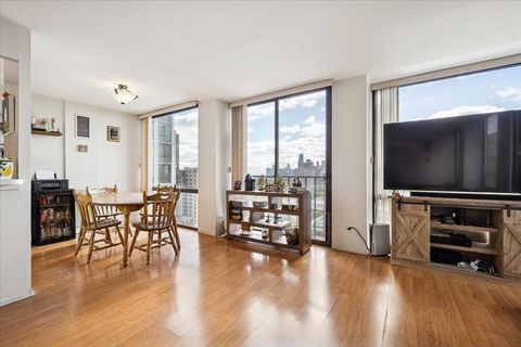 Tiny photo for 345 W Fullerton Parkway #1806, Chicago, IL 60614 (MLS # 12460883)