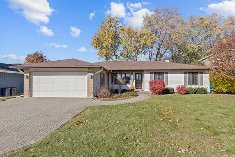 Photo of 260 WELLINGTON Avenue, Elk Grove Village, IL 60007 (MLS # 12517278)