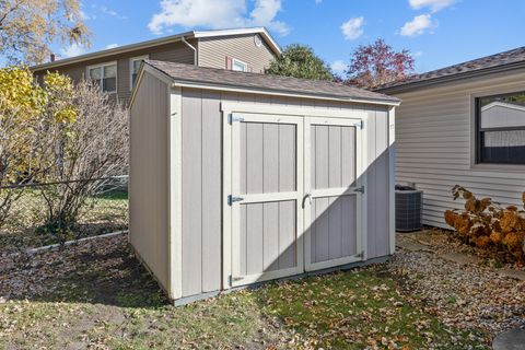 Tiny photo for 260 WELLINGTON Avenue, Elk Grove Village, IL 60007 (MLS # 12517278)