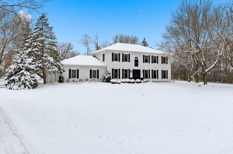 Photo of 12 Crestview Lane, Lake Barrington, IL 60010 (MLS # 12523412)