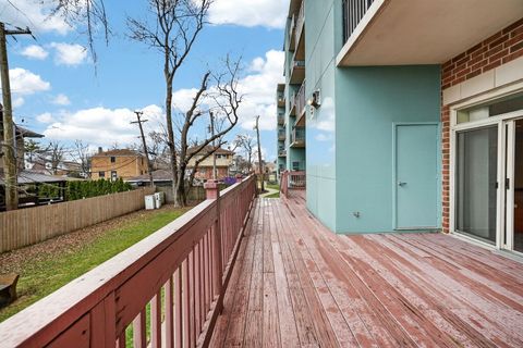 Tiny photo for 9355 Irving Park Road #122, Schiller Park, IL 60176 (MLS # 12593584)