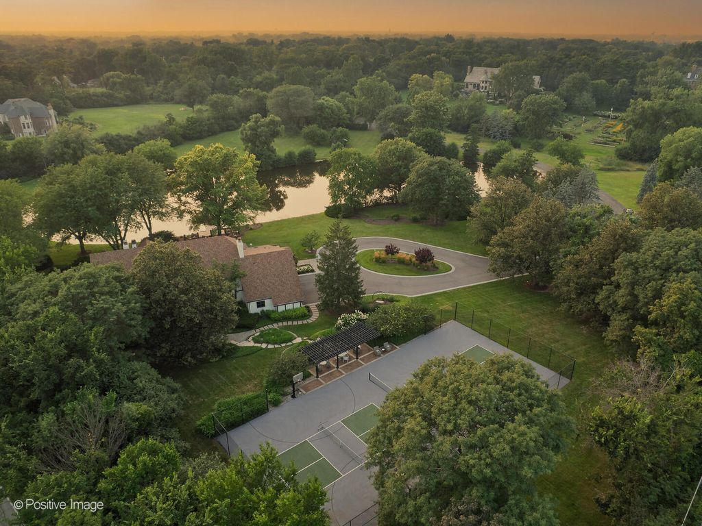 Photo for 10S370 Madison Street, Burr Ridge, IL 60527 (MLS # 12471168)