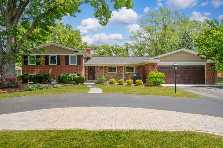 Photo 1 of 28 — 617 S Glendale Lane, Mount Prospect, IL 60056