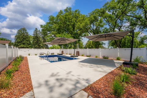 Tiny photo for 617 S Glendale Lane, Mount Prospect, IL 60056 (MLS # 12712045)
