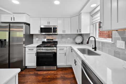 Tiny photo for 555 S River Road #301, Des Plaines, IL 60016 (MLS # 12501851)