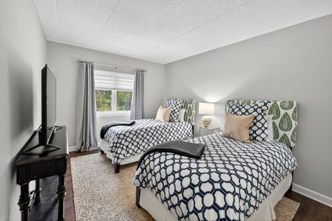 Tiny photo for 555 S River Road #301, Des Plaines, IL 60016 (MLS # 12501851)