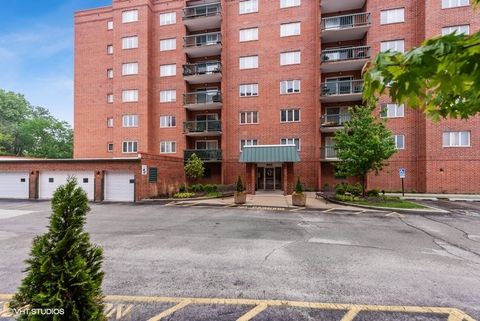 Tiny photo for 555 S River Road #301, Des Plaines, IL 60016 (MLS # 12501851)