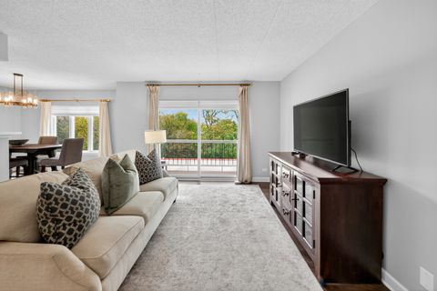 Tiny photo for 555 S River Road #301, Des Plaines, IL 60016 (MLS # 12501851)