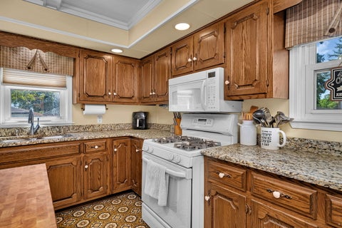 Tiny photo for 1700 Cora Street, Crest Hill, IL 60403 (MLS # 12674722)