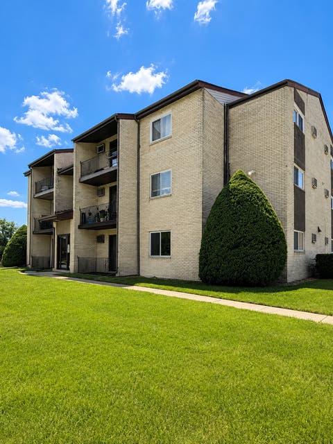 Tiny photo for 9865 Cordoba Court #1B, Orland Park, IL 60462 (MLS # 12686522)
