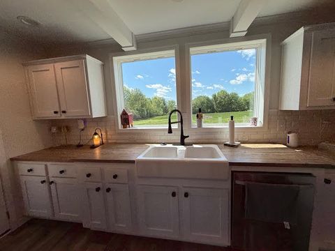 Tiny photo for 708 E South Avenue, Bluford, IL 62814 (MLS # 12624556)