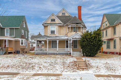 Photo of 1934 Grand Avenue, Davenport, IA 52803 (MLS # 12613176)