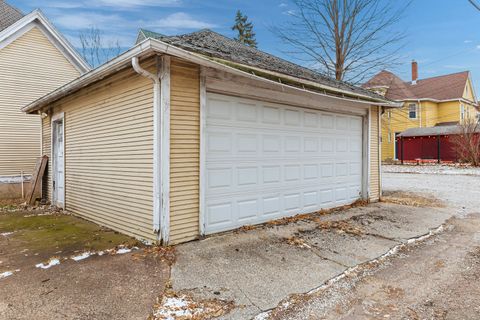 Tiny photo for 1934 Grand Avenue, Davenport, IA 52803 (MLS # 12613176)