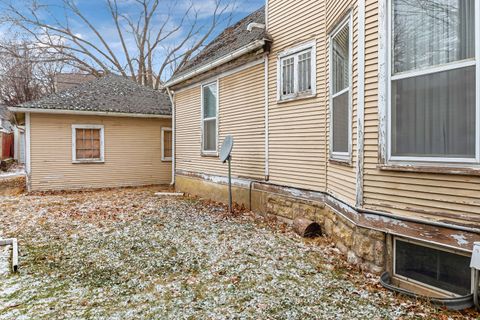 Tiny photo for 1934 Grand Avenue, Davenport, IA 52803 (MLS # 12613176)
