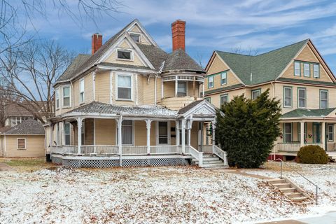 Tiny photo for 1934 Grand Avenue, Davenport, IA 52803 (MLS # 12613176)