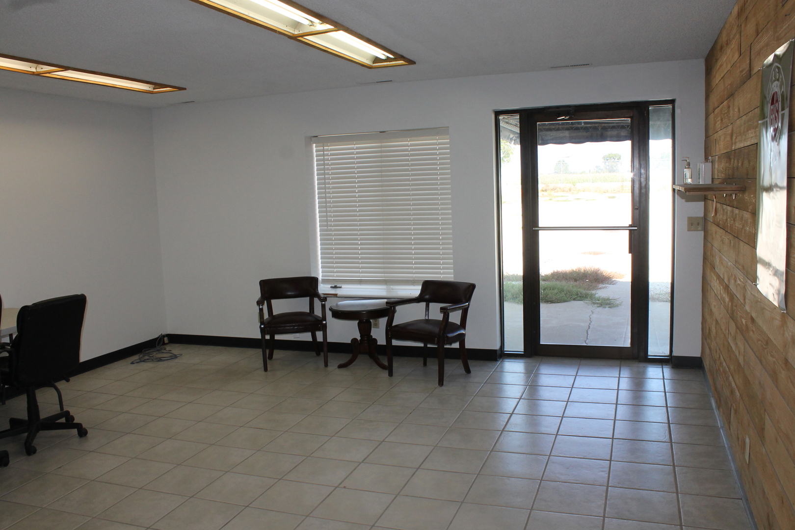 320 W Lincoln Highway