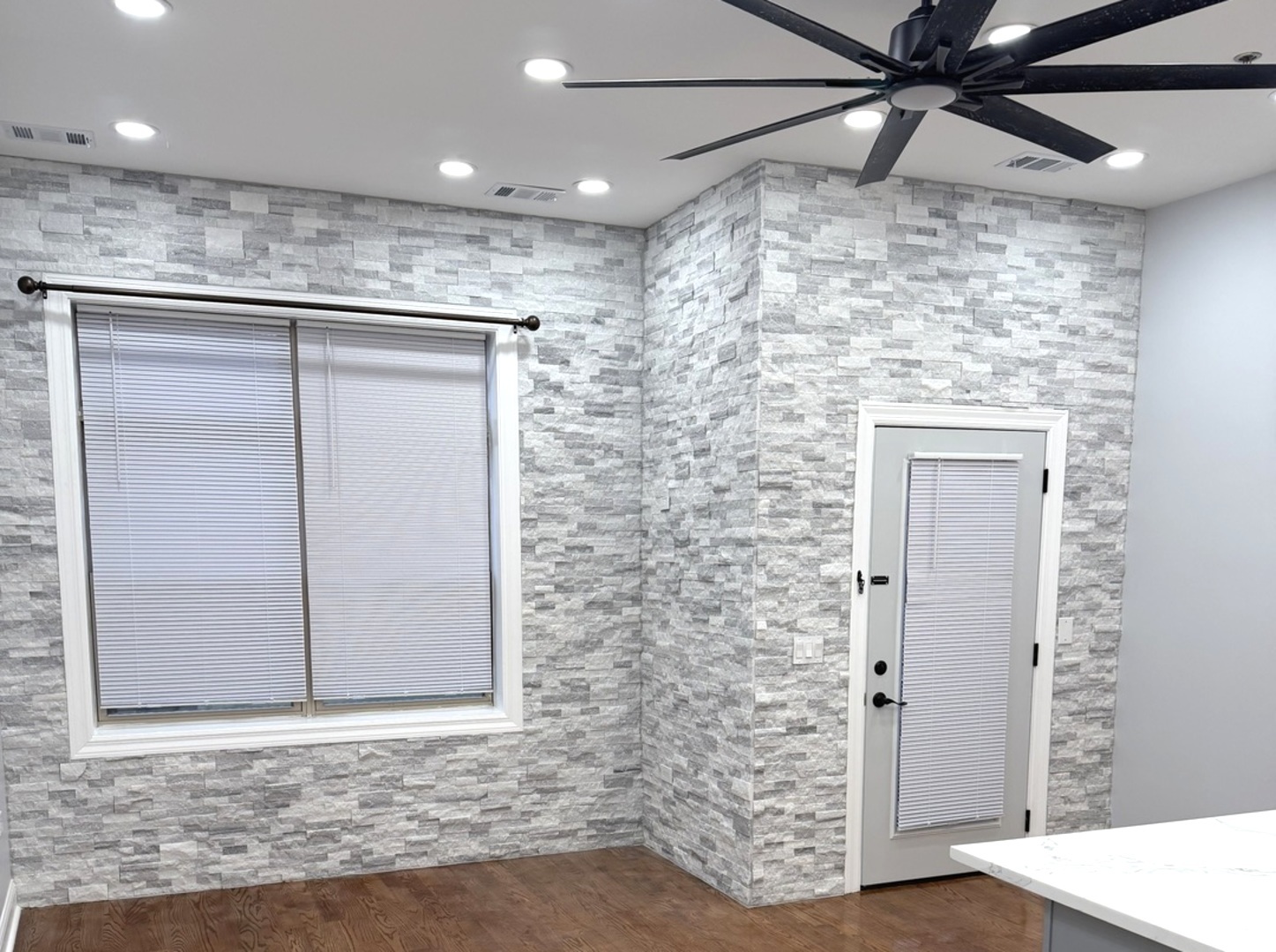 2915 N Clybourn Avenue 409