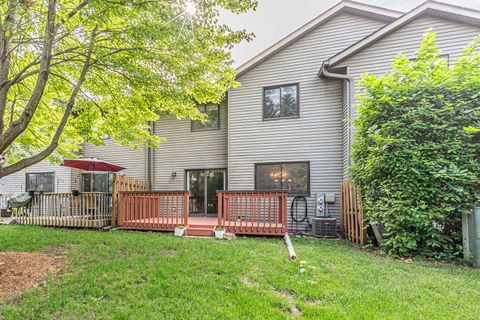 Tiny photo for 450 Berkshire Drive, Crystal Lake, IL 60014 (MLS # 12692122)