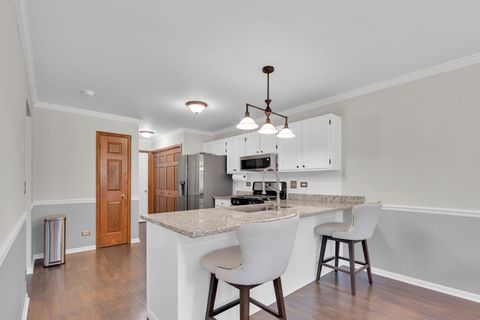 Tiny photo for 450 Berkshire Drive, Crystal Lake, IL 60014 (MLS # 12692122)