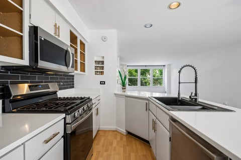Tiny photo for 1007 E 61st Street, Chicago, IL 60637 (MLS # 12735384)